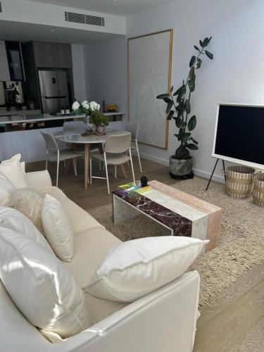 New & Modern Loft 1bd w Pool&Gym — 4-Star Luxury Hotel in Canberra, Australia