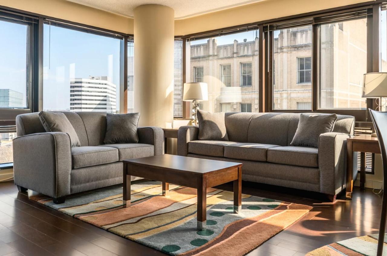 Private Apt Downtown — 4-Star Luxury Hotel in Stamford, United States