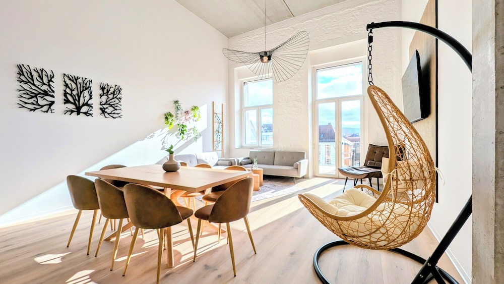 Velaris Stilvolle Lofts & Penthouses Premium Wohnen mit Parkplatz & Workstations — 4-Star Luxury Hotel in Kaiserslautern, Germany