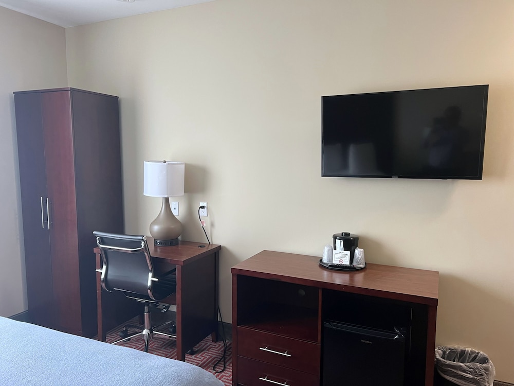 Lotus BLU Inn & Suites - photo 18