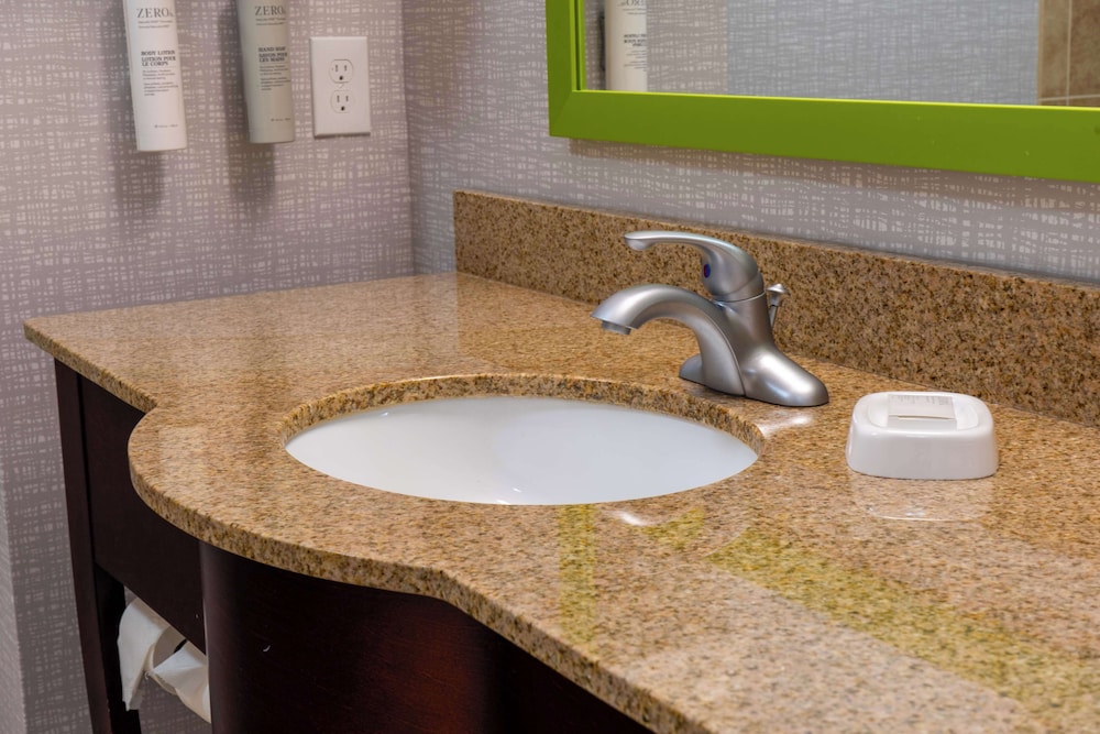 Hampton Inn Elkhorn Lake Geneva Area - photo 35
