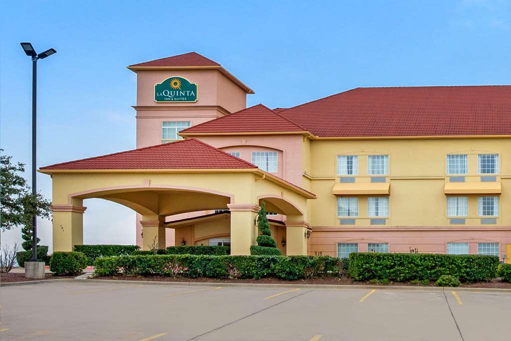 La Quinta Inn & Suites by Wyndham Glen Rose - photo 5