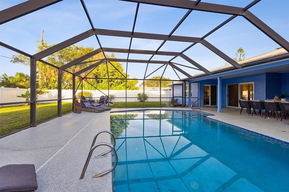 120 E Park Ln in Cocoa Beach, United States