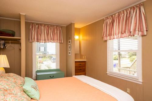 Shorebird by Oak Island Accommodations - photo 16