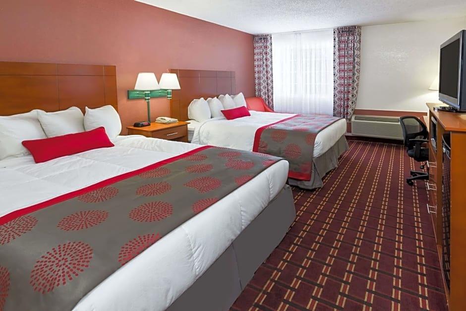 Ramada by Wyndham Medford Hotel and Conference Center - photo 8