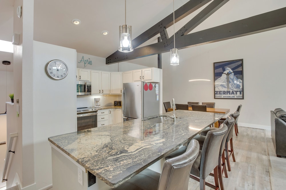 Modern Townhome about 4 Miles to Beaver Creek Resort - photo 13