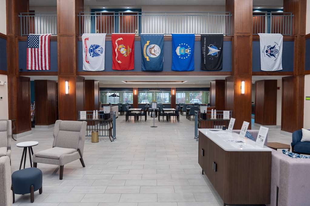 La Quinta Inn & Suites by Wyndham Bannockburn Deerfield - photo 8