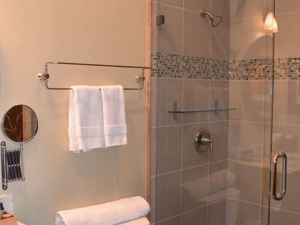 Torchlight Inn - photo 31