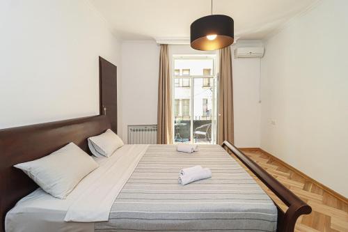 Stylish 3BR Apt near Mziuri Park By Wehost