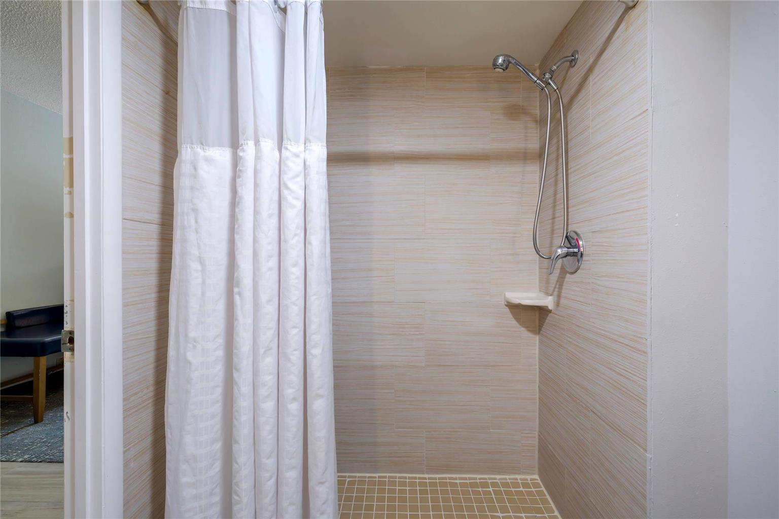 Comfort Inn & Suites Alexandria West - photo 8