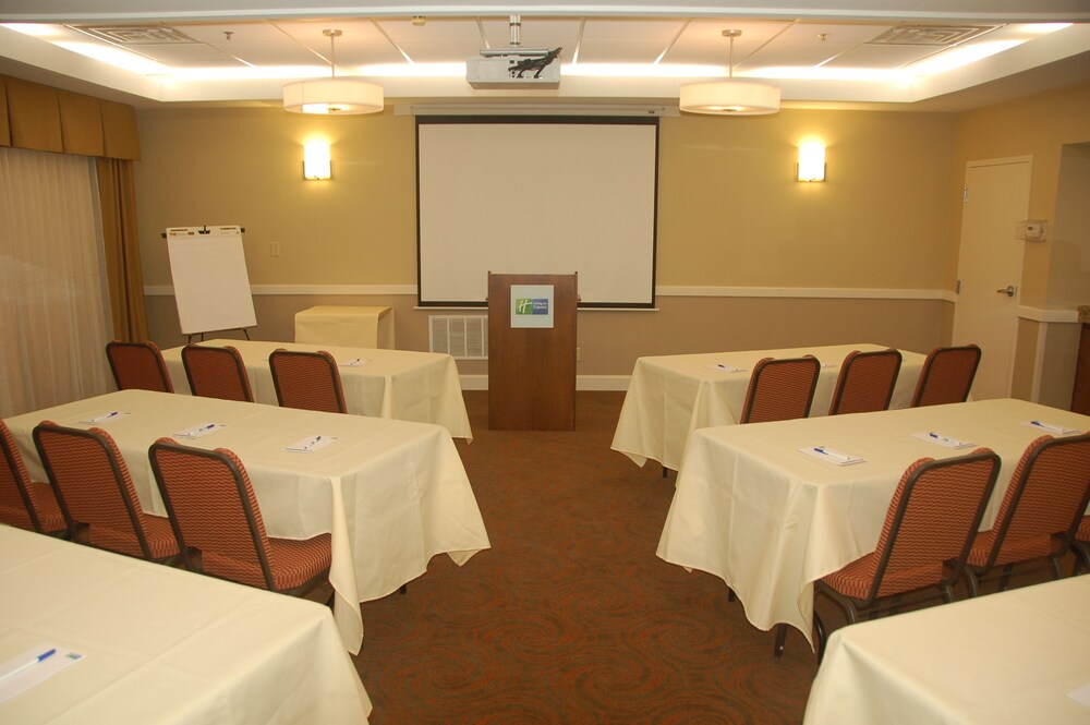 Holiday Inn Express Tifton by IHG - photo 18