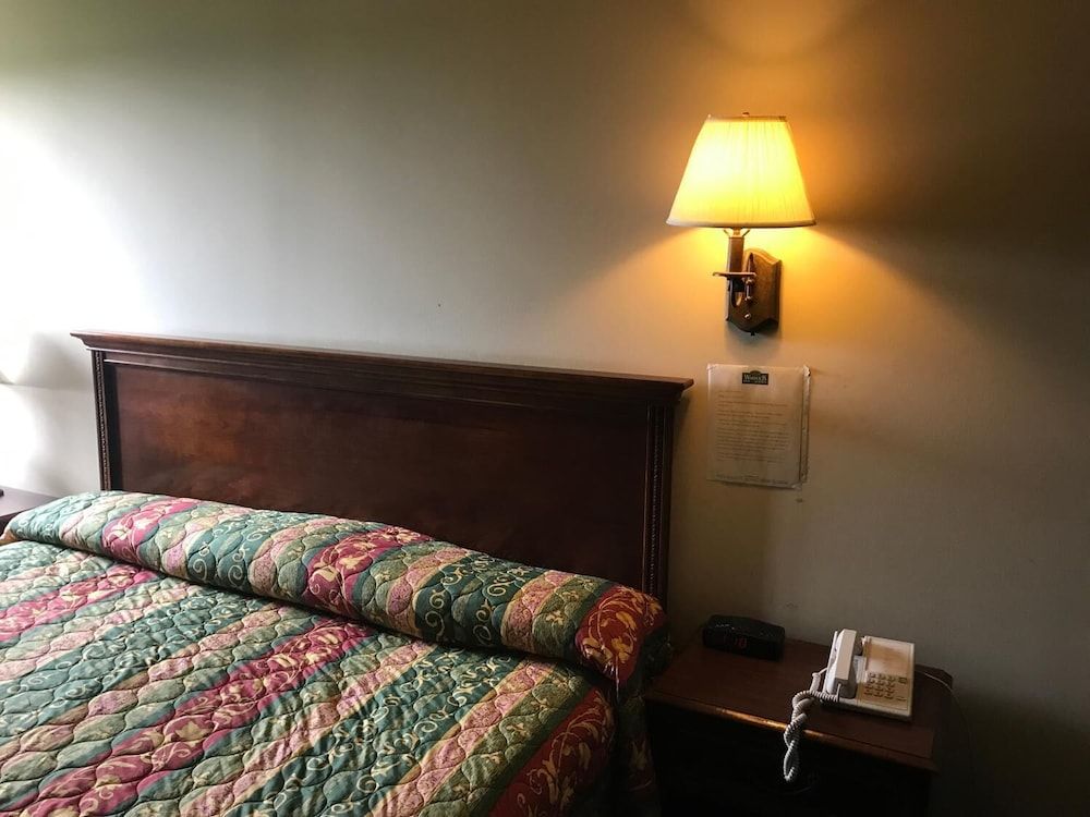 Warwick Inn And Suites - photo 9