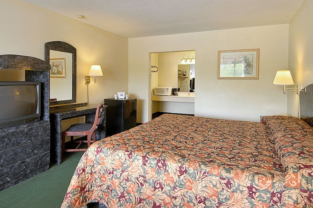 Days Inn by Wyndham Donalsonville - photo 3