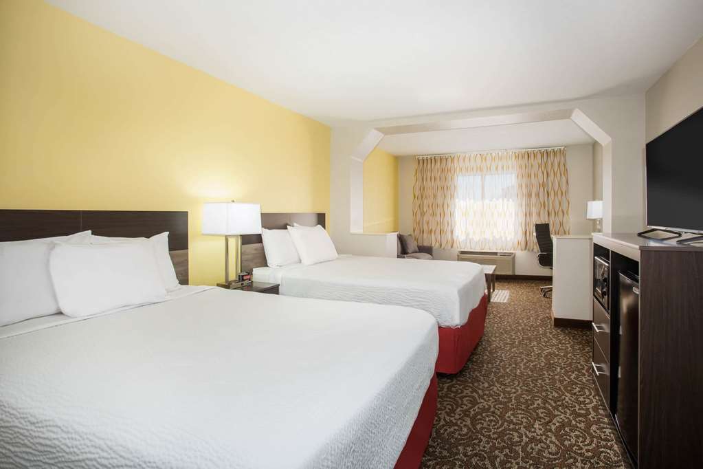 Days Inn by Wyndham Phoenix North - photo 26