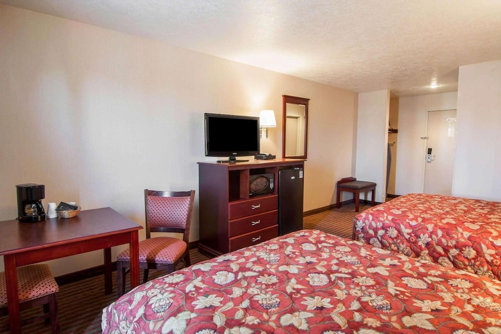 Bridgeway Inn & Suites Sublimity - photo 23