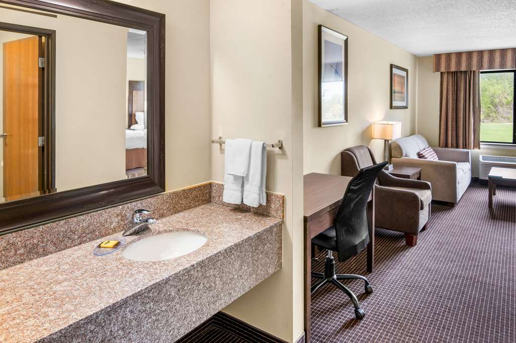 White Pine Inn & Suites - photo 24