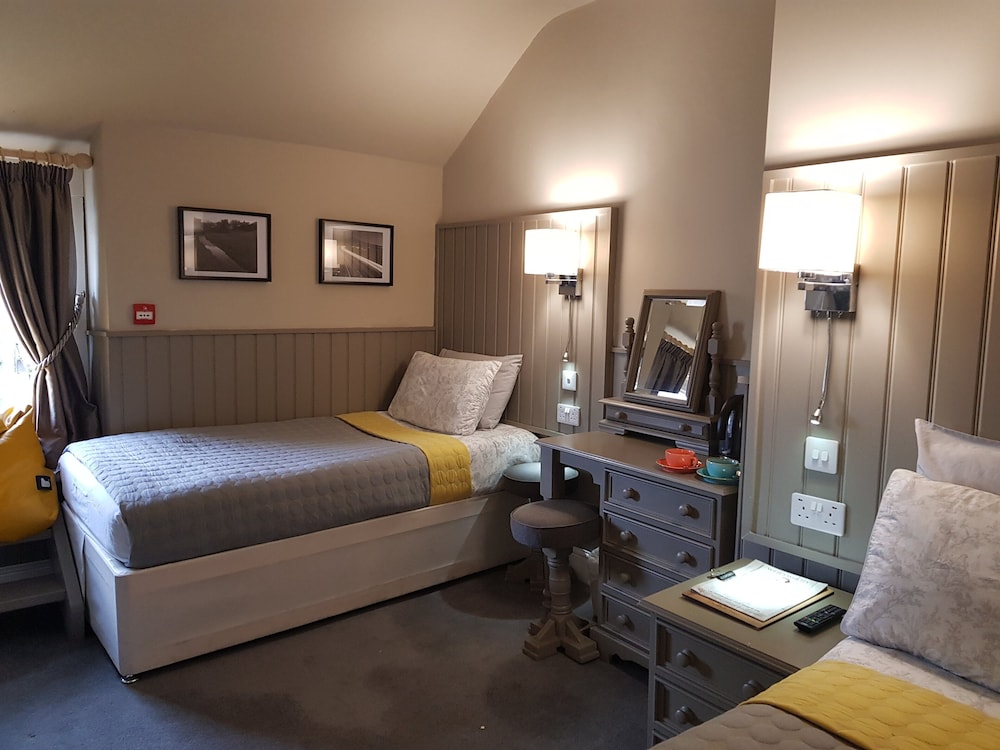 Bull Hotel - carbon neutral hotel in Abergele