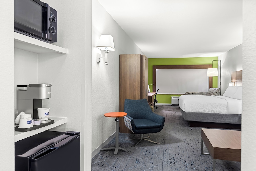Holiday Inn Express and Suites Savannah Midtown by IHG - photo 7