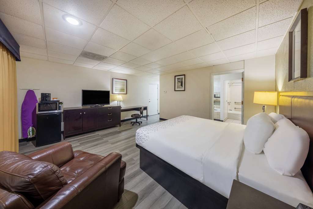 Baymont by Wyndham El Dorado - photo 18
