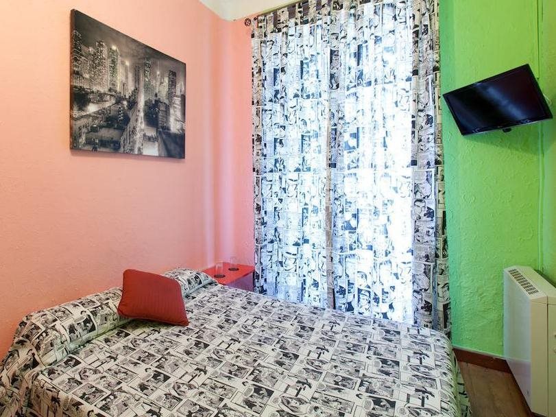 Hostal 12 rooms hotel Cortes Madrid