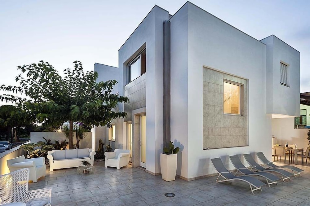 Contemplamare - carbon neutral hotel in Modica