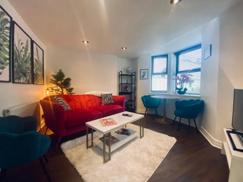 2 Bedroom Garden Apartment with parking