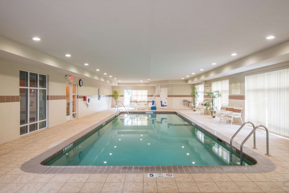 Hampton Inn Kingston - photo 17