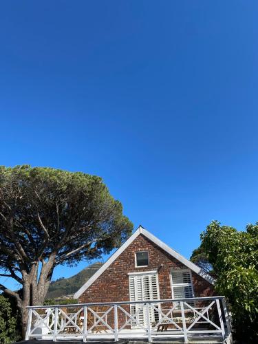 Cosy And Unique Family Retreat in Hout Bay