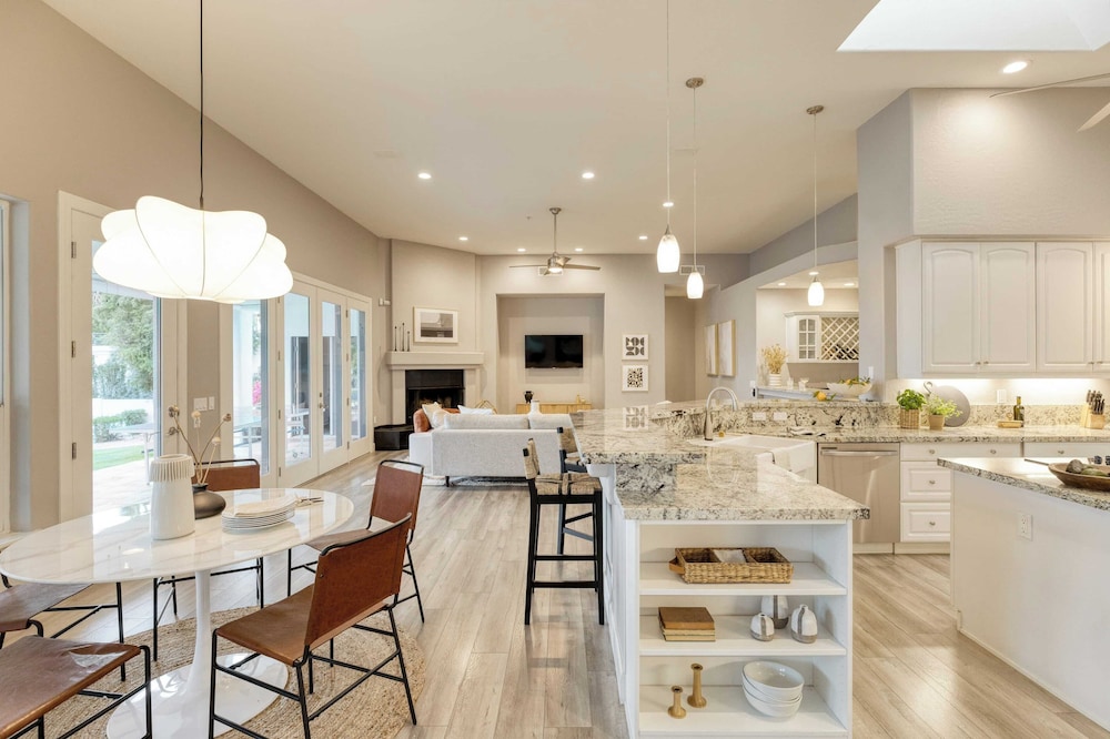 Sunridge by Avantstay Glorious Scottsdale Estate w Pool Hot Tub Ping Pong & Pool Table - photo 17