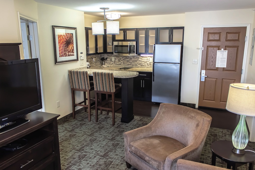 Staybridge Suites Minot by IHG - photo 27
