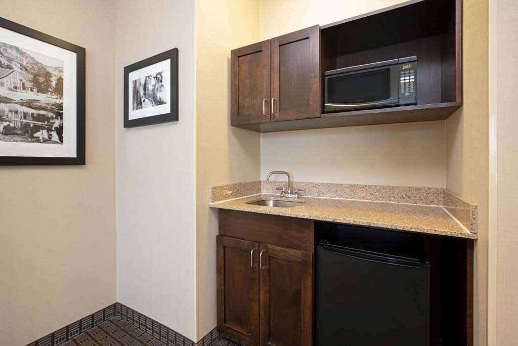 La Quinta Inn & Suites by Wyndham Bellingham - photo 52