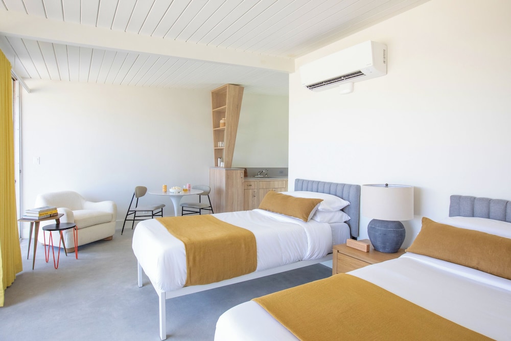 The Bungalows by Homestead Modern at The Joshua Tree Retreat Center - photo 19