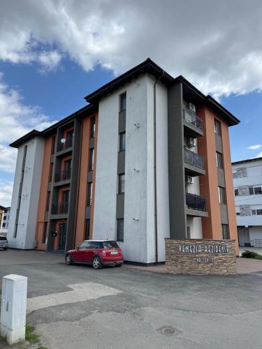 Luxury Apartment with Private Parking — 4-Star Luxury Hotel in Giroc, Romania