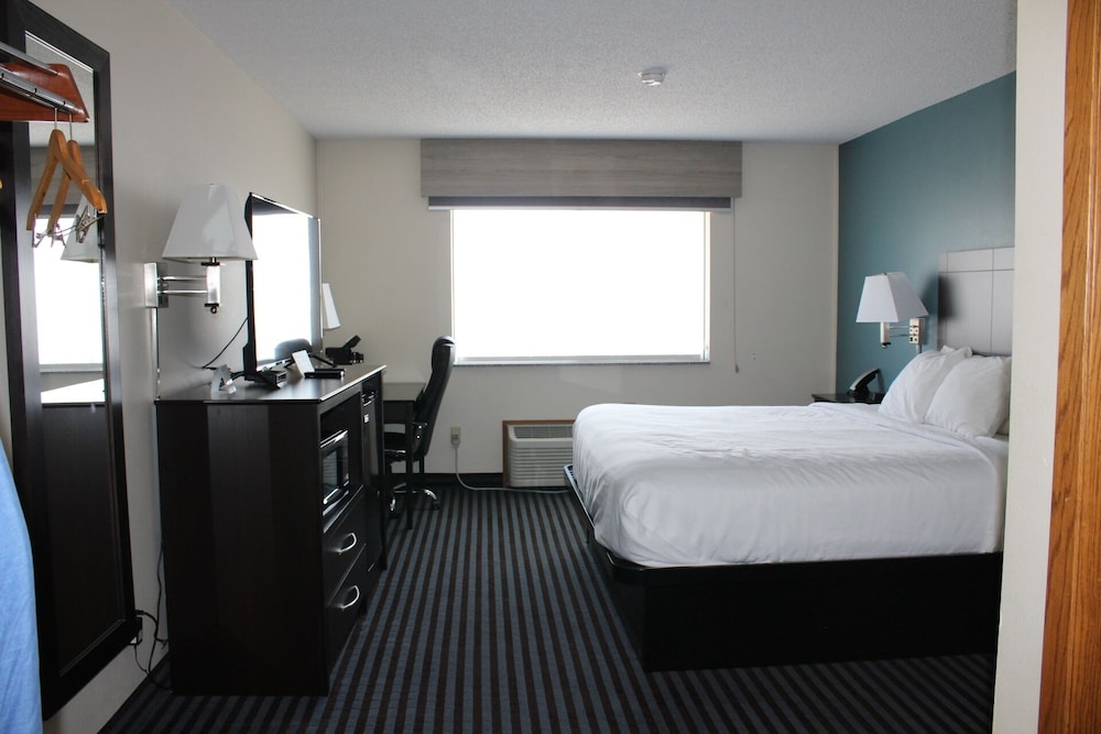 Reston Inn & Suites - photo 19
