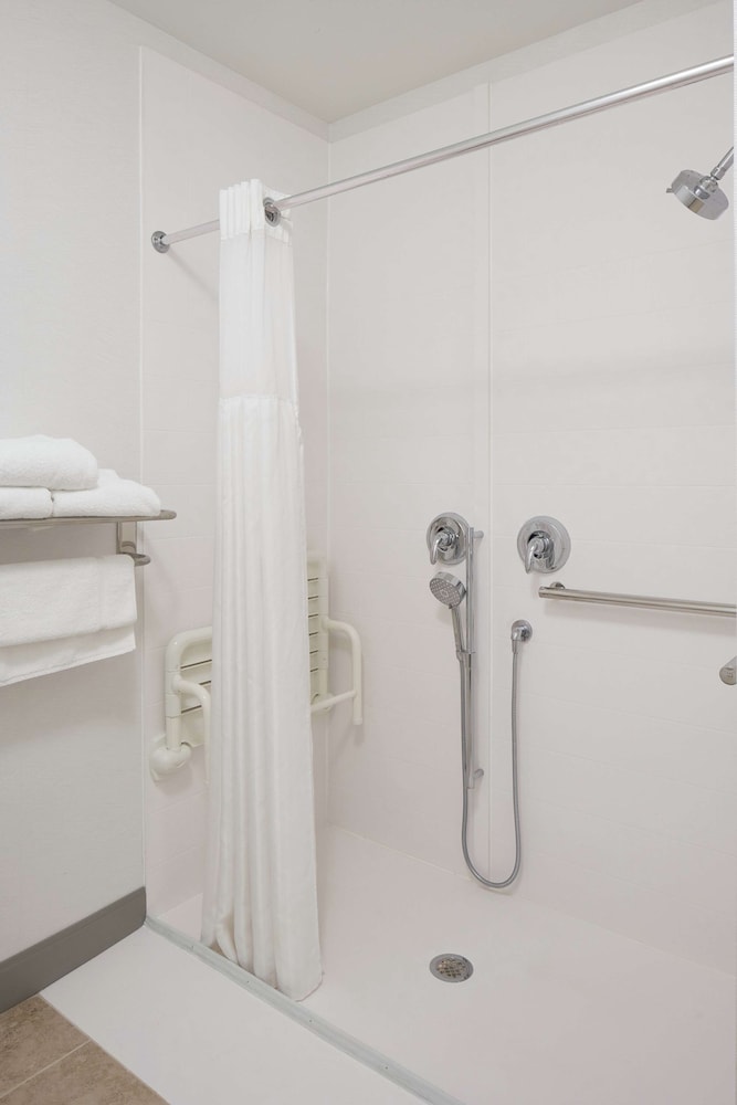 Hilton Garden Inn Evansville - photo 34