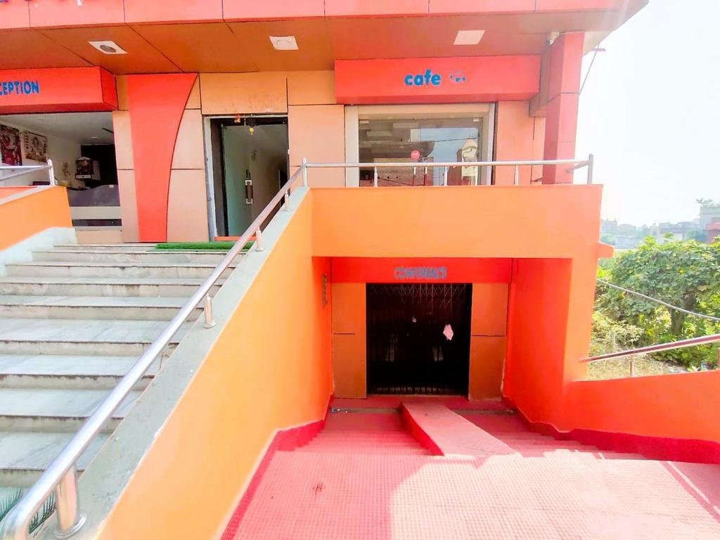 Staymaker Chakra Nayan Tara Sonu Inn in Rampur Hat, India