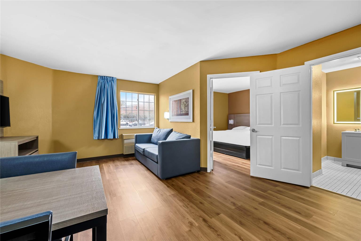 Suburban Studios Charlotte Executive Park - photo 21