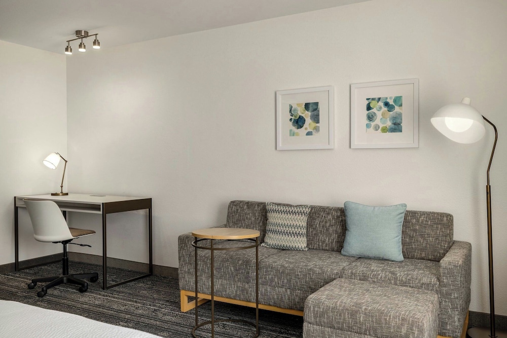 TownePlace Suites by Marriott Detroit Dearborn - photo 8