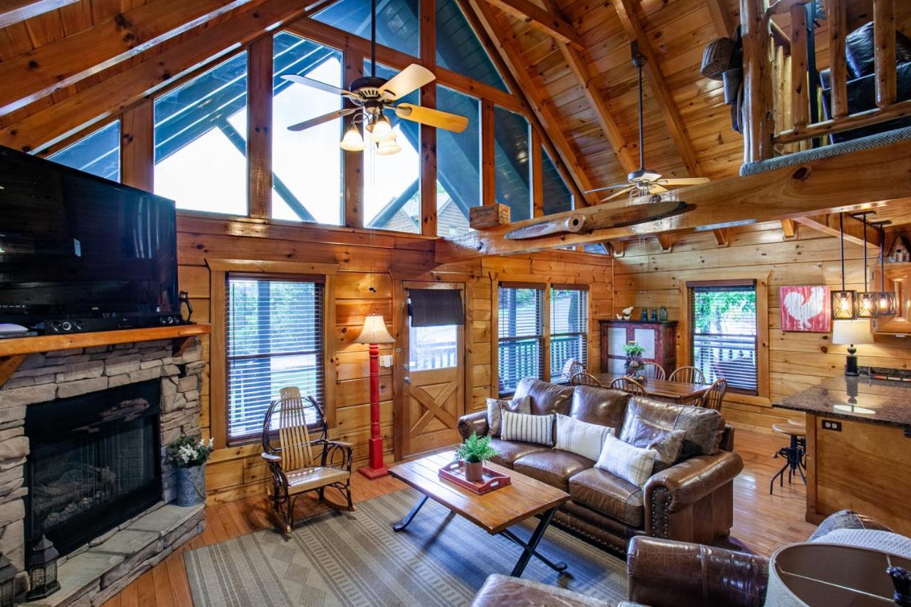 Bear Hugs Hot Tub 2 Fire Pits and Fireplace - photo 6
