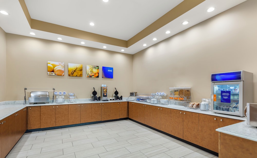 Comfort Suites Greensboro High Point - photo 20