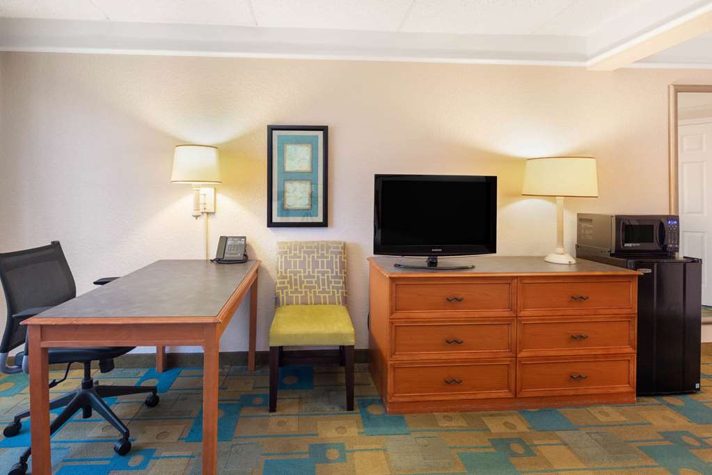 La Quinta Inn & Suites by Wyndham Ft. Lauderdale Plantation - photo 14