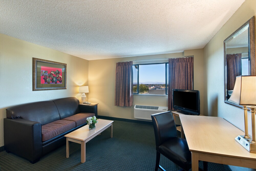 Oxnard Inn Lancaster - photo 19