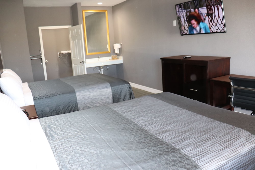 Atlantis Inn and Suites - photo 13