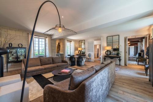 Ch teau de la Ronde — 4-Star Luxury Hotel in Vivy, France