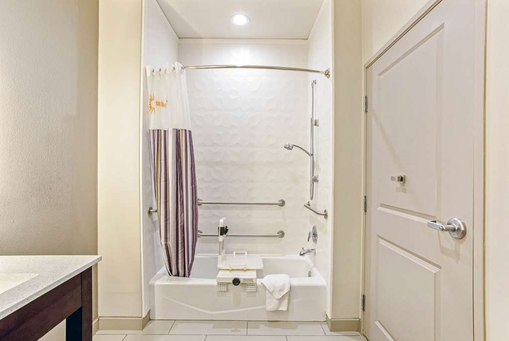 La Quinta Inn & Suites by Wyndham Sweetwater East - photo 16