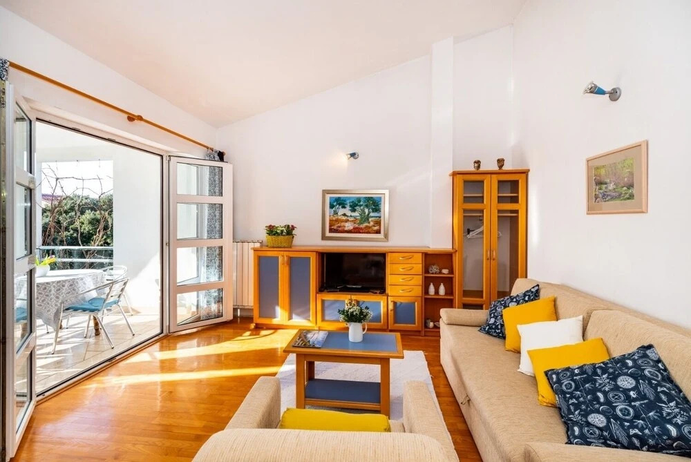 Bari 140 m From Beach A3 in Kolan, Croatia