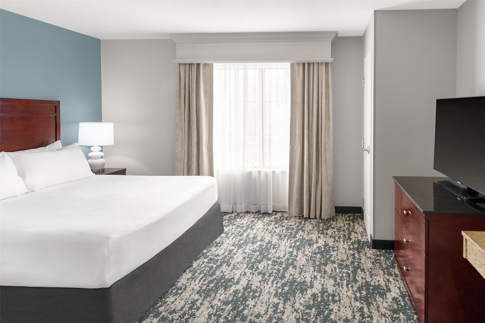 Embassy Suites by Hilton Fort Myers Estero - photo 8