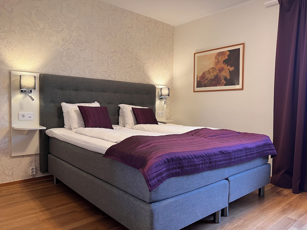 Hotel Wictoria — 4-Star Luxury Hotel in Mariestad, Sweden