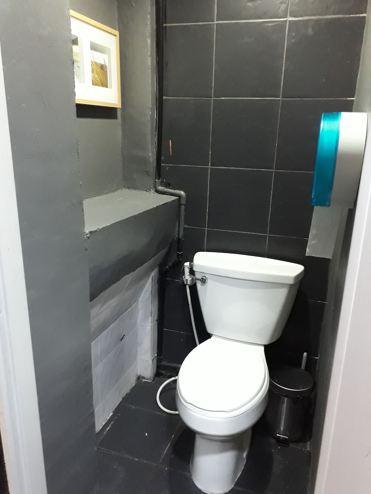 24 hr Hostel in khaosan road