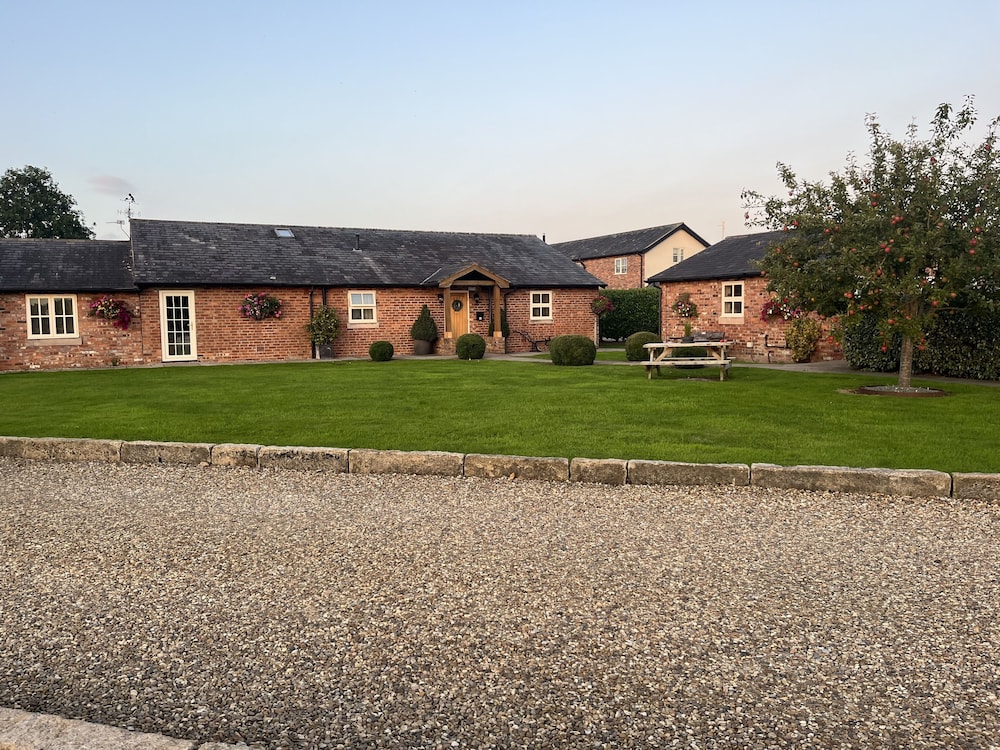 New Farm Cheshire B&B — 4-Star Luxury Hotel in Winsford, United Kingdom
